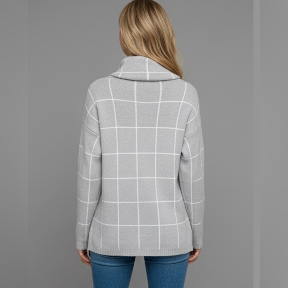 Chic Gray Grid Turtleneck Sweater - Picture 5 of 9